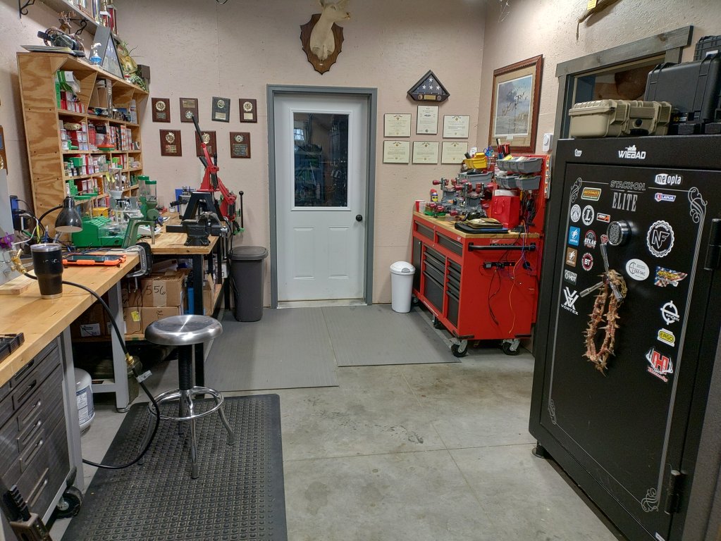 Reloading Room Pictures. | Predator Masters