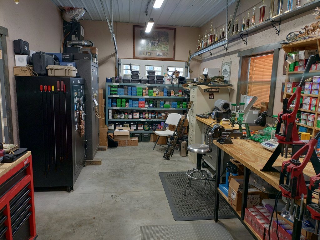 Reloading Room Pictures. | Predator Masters